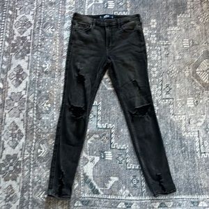 GREAT USED Hollister High Rise Super Skinny distressed “classic stretchy” jean